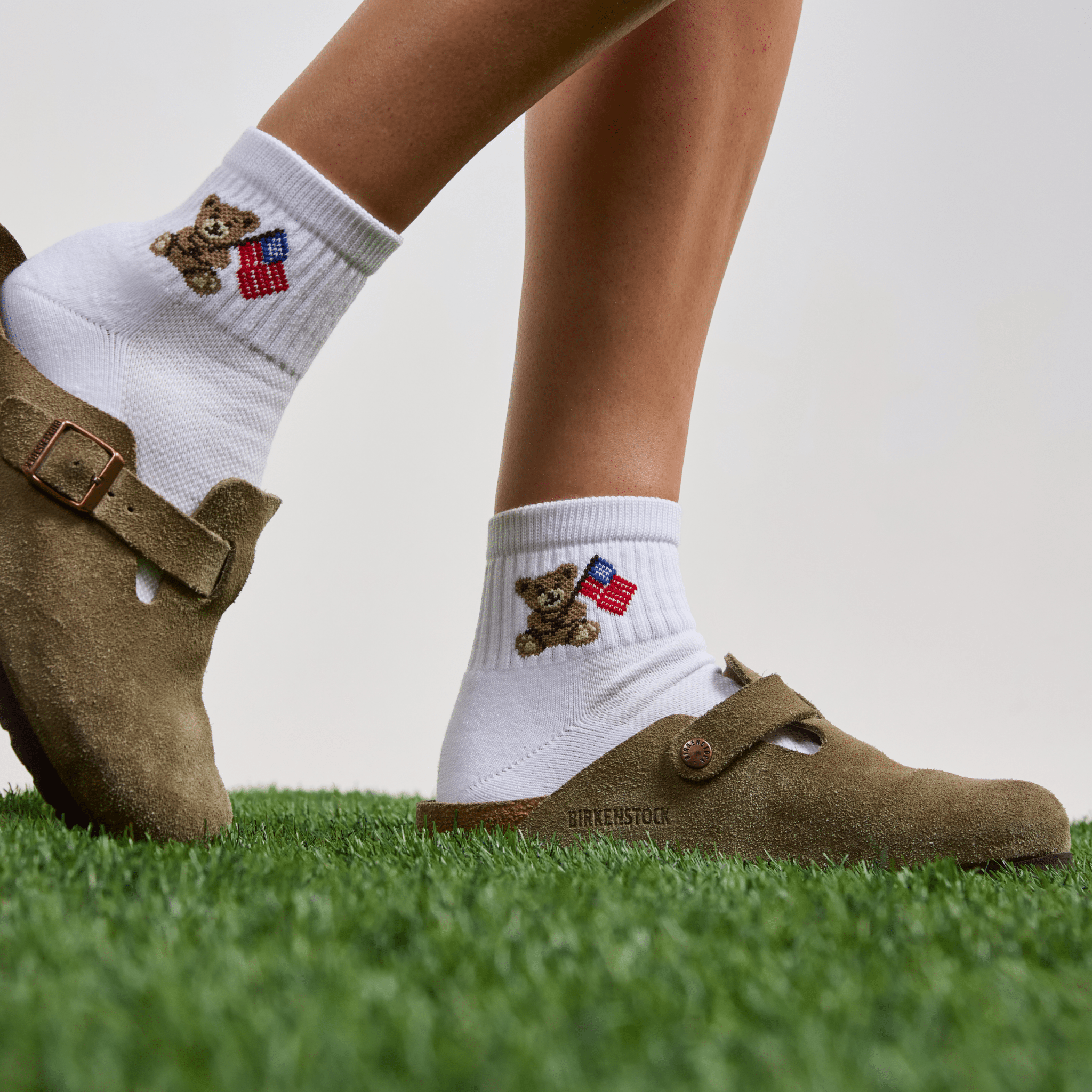 Del Campo American Teddy Bear golf socks, lifestyle shot