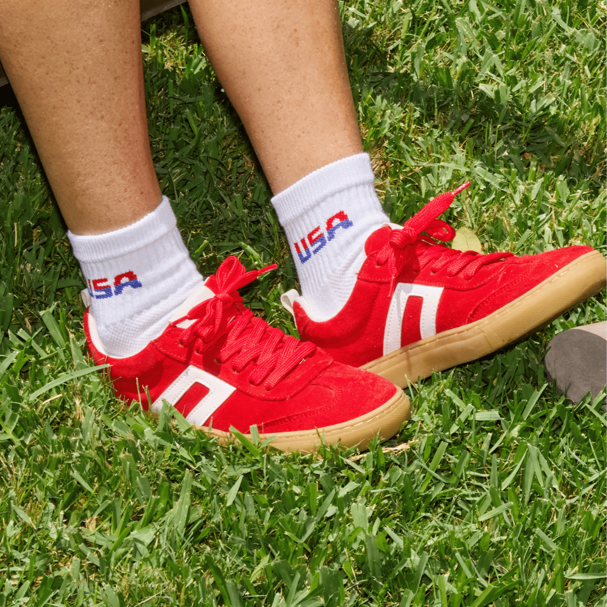 Del Campo Two Tone USA golf socks, lifestyle shot