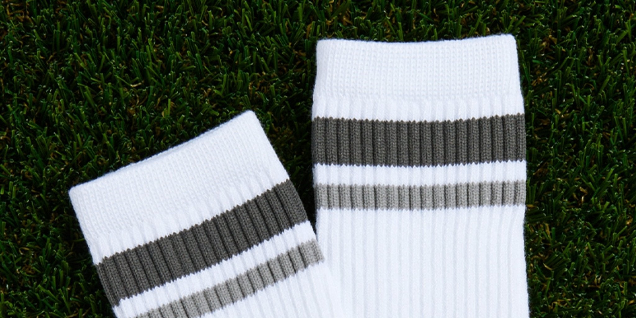 Del Campo Grey Stripe Crew 3-Pack golf socks, on golf-course turf