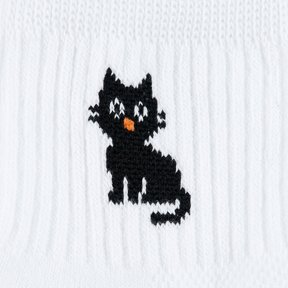 Del Campo The Black Cat Halloween golf socks, white quarter socks with a black cat on the cuff, close-up of the knit black cat