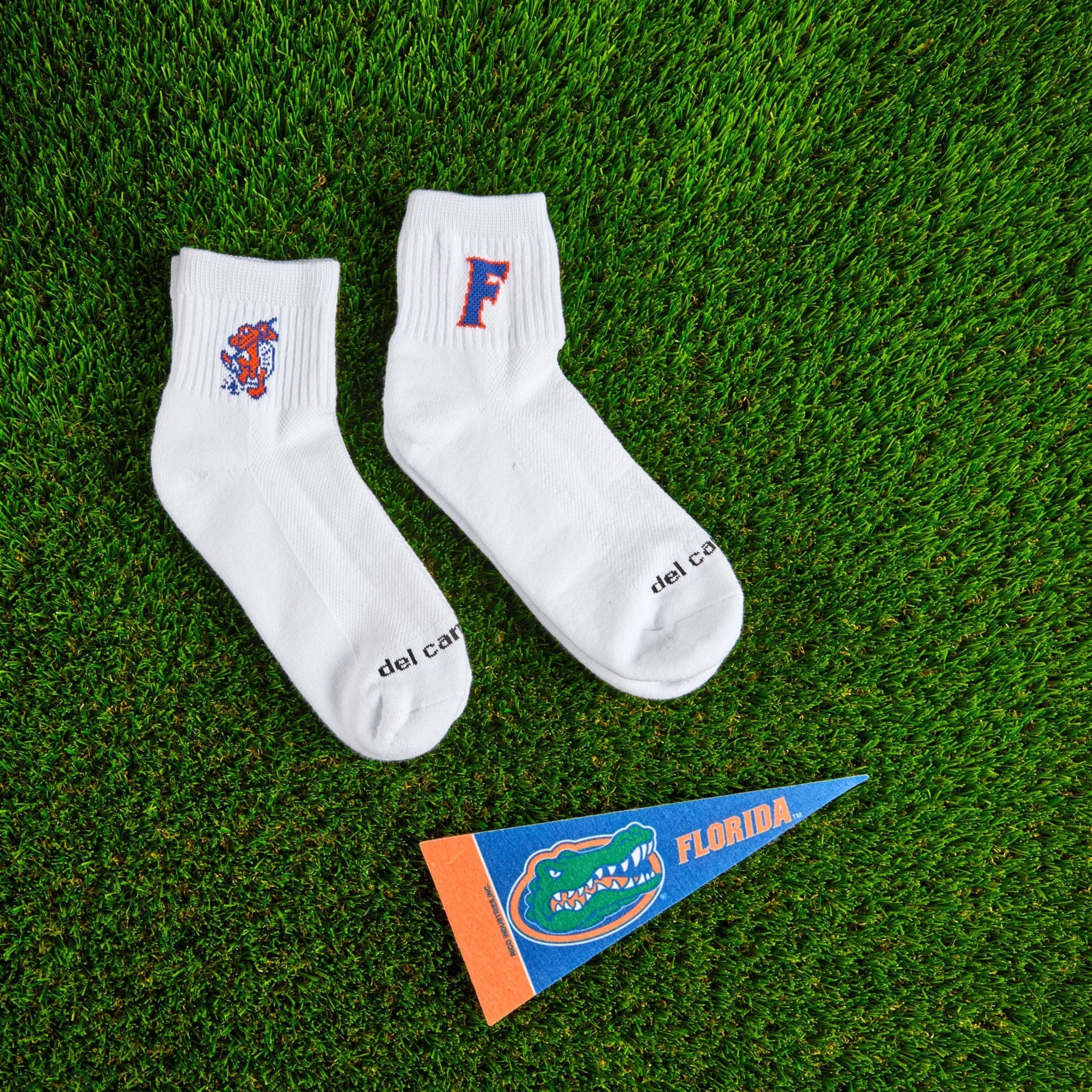 Del Campo Florida Gators Pack golf socks on turf with a team pennant