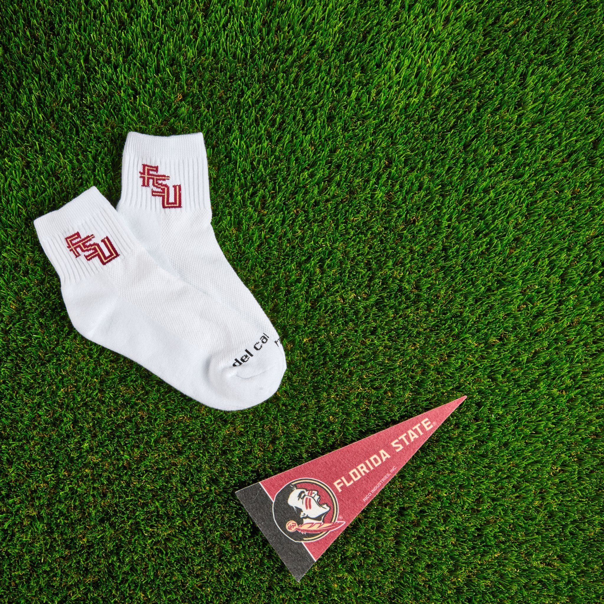 Del Campo Florida State Script golf socks on turf with a team pennant
