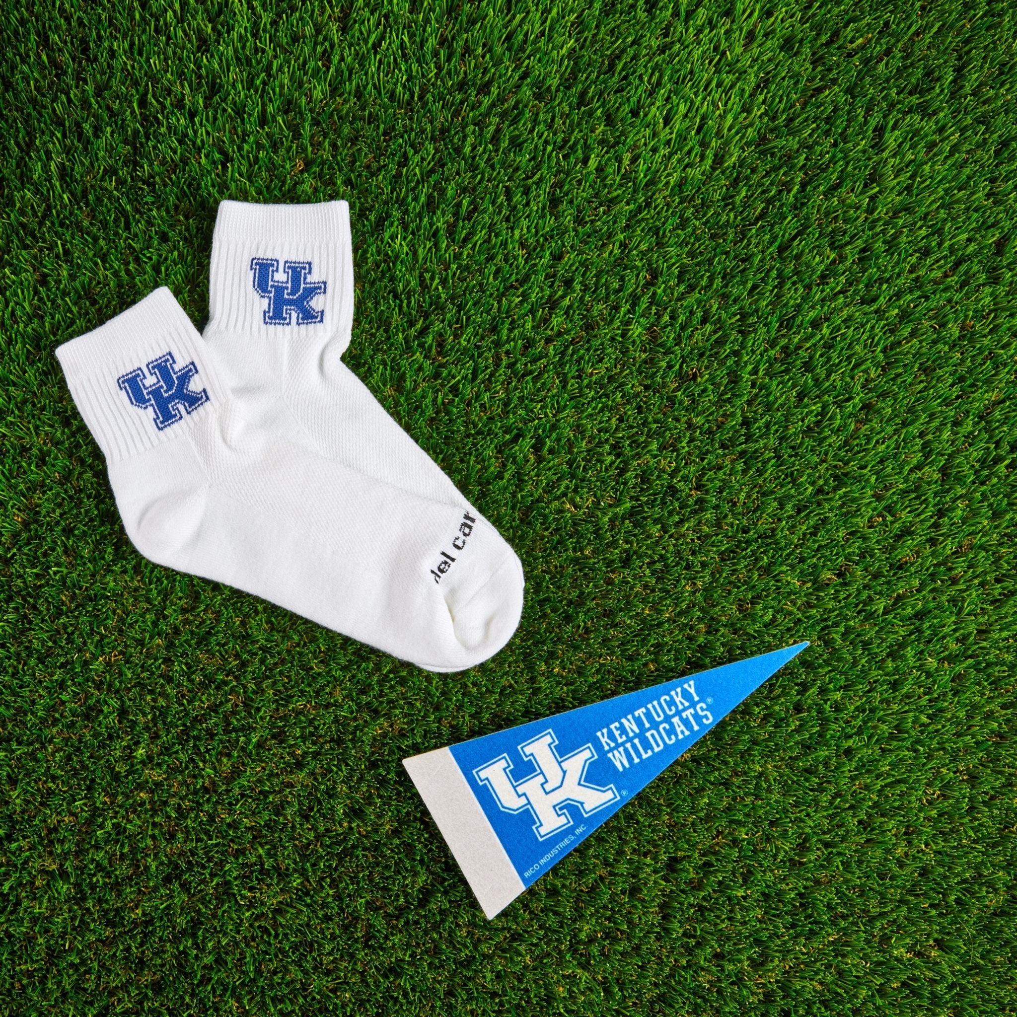 Del Campo Kentucky Wildcats golf socks on turf with a team pennant