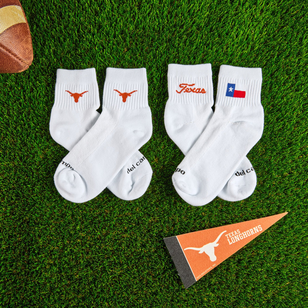 Del Campo Texas Longhorns Pack golf socks on turf with a team pennant